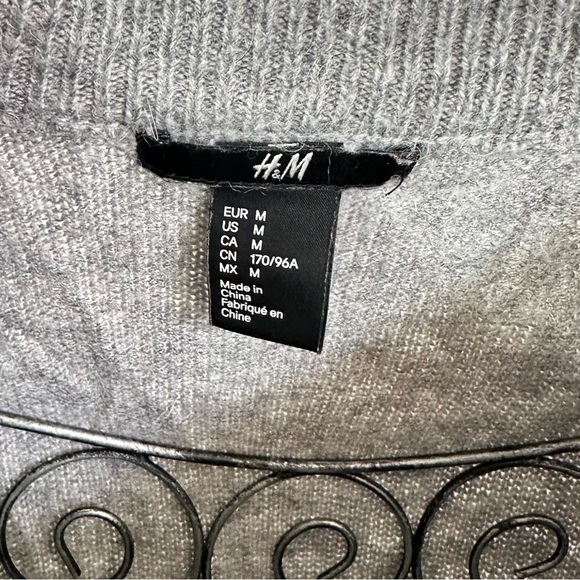 H&M sequin perfume bottle grey knit sweater size M - Picture 4 of 8